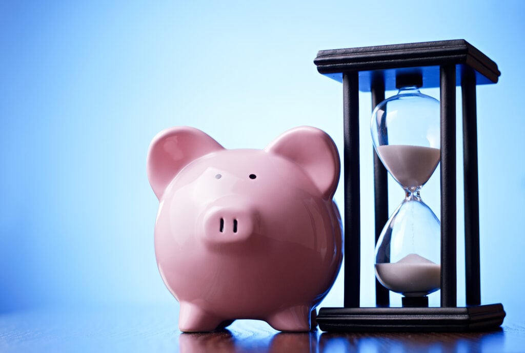 Image of a pig next to an hourglass representing saved time and oney